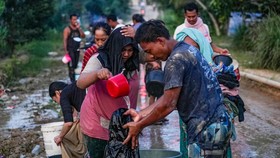 FOTO: Kondisi Warga Aceh Tamiang di Tengah Dampak Banjir Bandang
