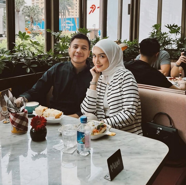 <p>Kebahagiaan tampaknya masih menyelimuti Melody Prima dan sang suami, Ilham Akbar Prawira. Sebab, keduanya baru saja merayakan ulang tahun pernikahan mereka yang ke-2. (Foto: Instagram @melodyprima)</p>