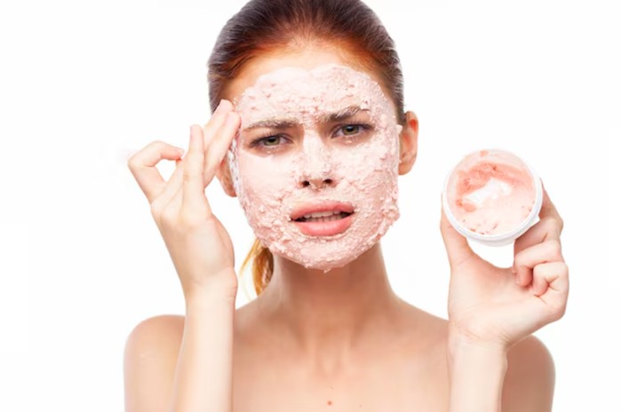 Over exfoliation jadi penyebab jerawat. Ini cara merawat wajah agar tidak kusam/Foto: freepik.com/EyeEm