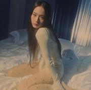 Cantiknya Estetik, Krystal Jung Merilis Video Klip Lagu Debut Solo 'Solitary'