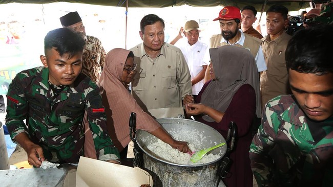Prabowo menegaskan penyediaan lahan untuk hunian sementara warga terdampak bencana banjir di Pulau Sumatra merupakan prioritas tinggi.