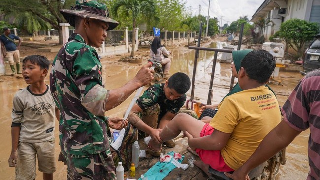 Panglima TNI Jenderal Agus Subiyanto akan menambah pasukan untuk penanganan bencana banjir dan longsor di Aceh, Sumut, dan Sumbar, total 36.636 personel.