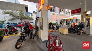 FOTO: SPBU Shell Kembali Jual Bensin, Antrean Mengular