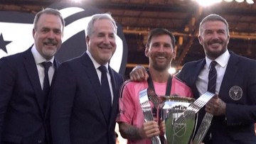 Update Eksklusif Olahraga CNN : Lionel Messi Angkat Trofi Juara MLS Cup untuk Inter Miami