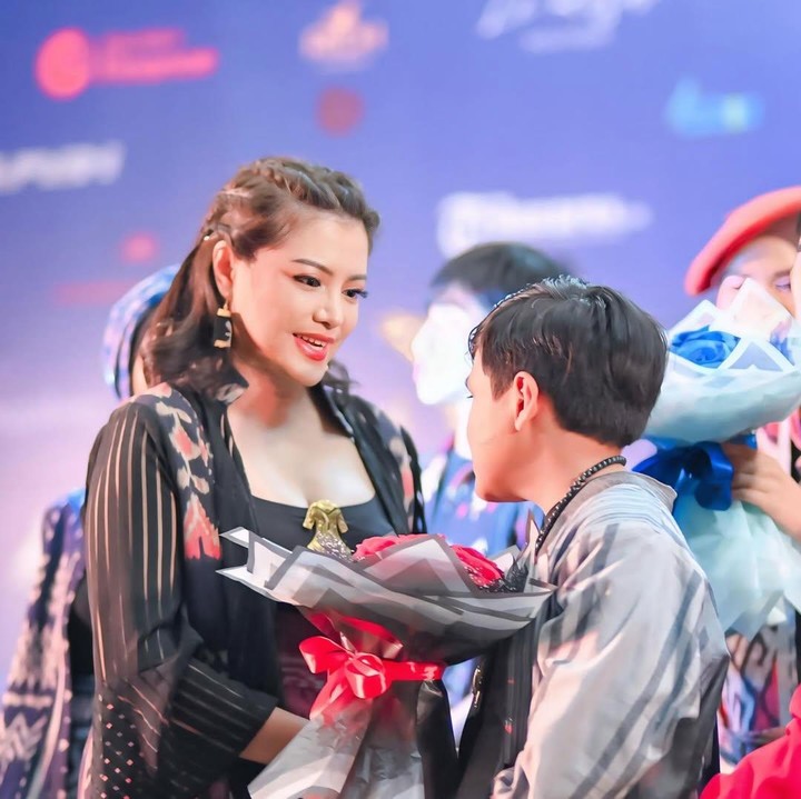 <p>Ia menjelaskan bahwa&nbsp;acara itu digelar dalam rangka merayakan Hari Disabilitas Internasional yang jatuh pada 3 Desember 2025. Momen ini sekaligus menjadi pengalaman pertama Sigra melangkah di catwalk. &ldquo;Pertama kali Sigra fashion show di lingkungan baru dengan teman-teman baru,&rdquo; tulis Wina, dikutip dari laman Instagram <em>@winanatalia,</em> Senin (8/12/2025). (Foto: Instagram @winatalia)</p>