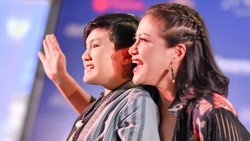 Bangganya Wina Natalia Dampingi Putra Berkebutuhan Khusus Tampil di Fashion Show