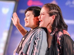 Bangganya Wina Natalia Dampingi Putra Berkebutuhan Khusus Tampil di Fashion Show