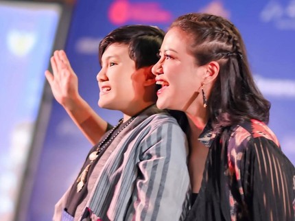 Haru, Wina Natalia Bangga Dampingi Putra Berkebutuhan Khusus Sigra Tampil di Fashion Show