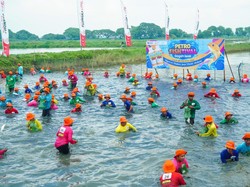 Petrokimia Dorong Kualitas Budidaya Ikan Lewat Petro Fishtival Gogoh Iwak