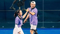 Alami Meniscus Tear, 7 Potret Ariel NOAH Tetap Tanding Padel bersama Wulan Guritno