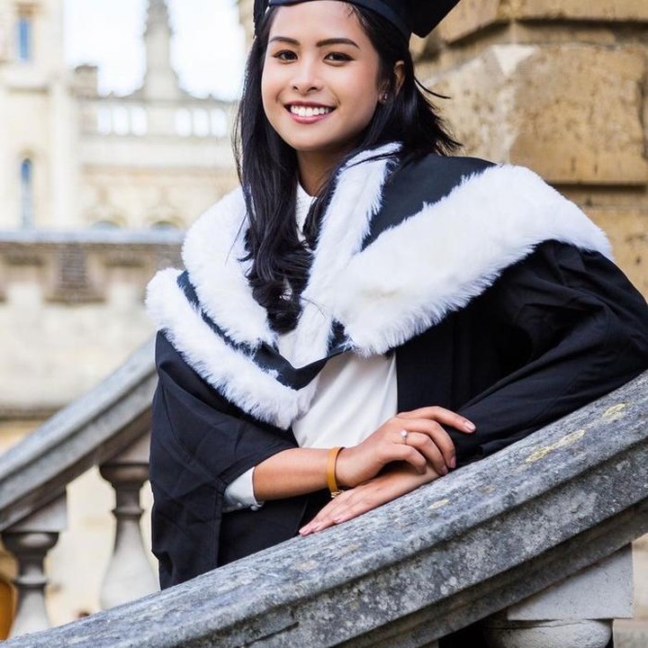 <p>Artis multitalenta, juga inspirator banyak generasi muda, Maudy Ayunda, berhasil meraih Cum Laude saat di Oxford University dalam menamatkan S1-nya di jurusan Politics, Philosophy, and Economics (PPE). (Foto: Instagram @maudyayunda)</p>