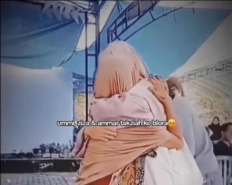 Azizah Salsha Melayat ke Rumah Duka Ayah Pratama Arhan