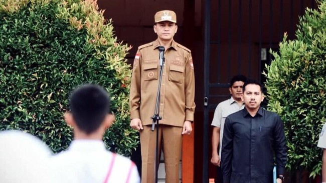 Bupati Aceh Selatan Mirwan diminta Prabowo untuk dicopot karena umrah saat bencana. Ia melaporkan harta kekayaan Rp25,9 miliar.