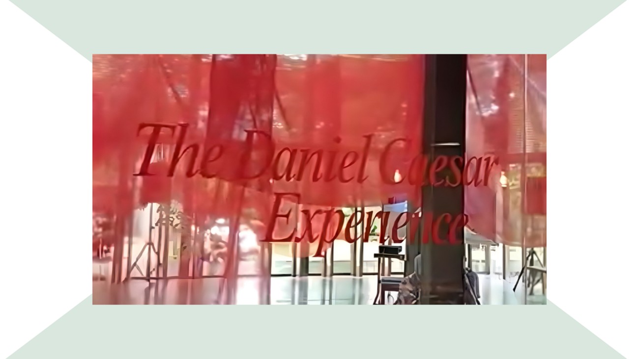 The Daniel Caesar Experience: Pameran Sederhana dari Karya yang Luar Biasa