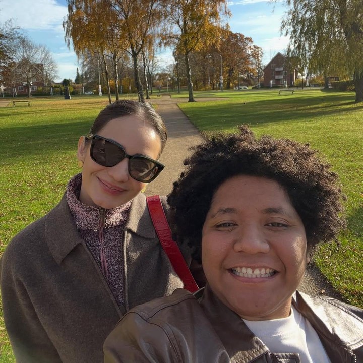 <p>Enzy diketahui baru saja membagikan momen saat menikmati liburan bersama sang adik di Norwegia Utara. Mereka diketahui menghabiskan waktu di Kota Tromso, yang terkenal sebagai salah satu kota indah di negara tersebut.&nbsp;(Foto: Instagram @enzystoria)</p>