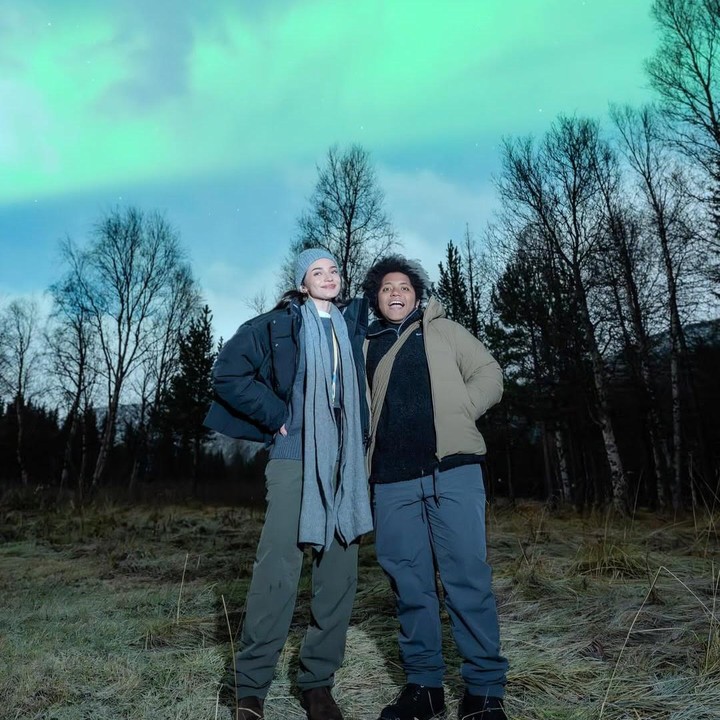 <p>Dalam unggahan itu, Enzy dan Casey terlihat menikmati keindahan Tromso dengan menyusuri sudut kotanya. Tak hanya itu, ia pun memperlihatkan momen seru ketika bermain salju hingga menikmati keindahan aurora.&nbsp;(Foto: Instagram @enzystoria)</p>