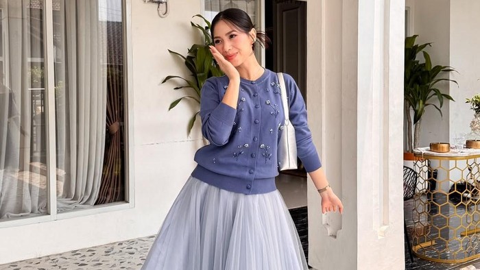 Get The Look: Ide Outfit Serba Biru Menggemaskan ala Abel Cantika
