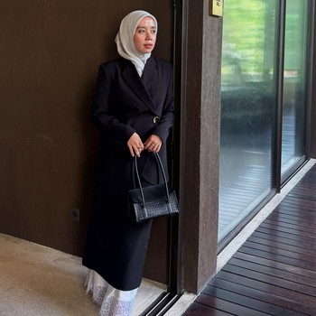 Get The Look: Inspirasi Outfit Formal nan Elegan ala Thata Al Jundiah