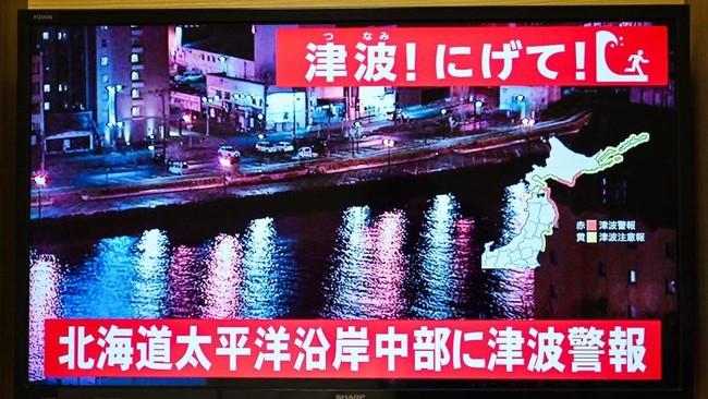 KBRI Tokyo mengimbau WNI di Jepang untuk waspada dan terus memantau situasi pasca gempa bermagnitudo 7,5 mengguncang Prefektur Aomori, Senin (8/12) malam.