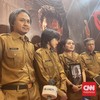 Keluarga Pakai Seragam PNS di Premier Film Terakhir Epy Kusnandar