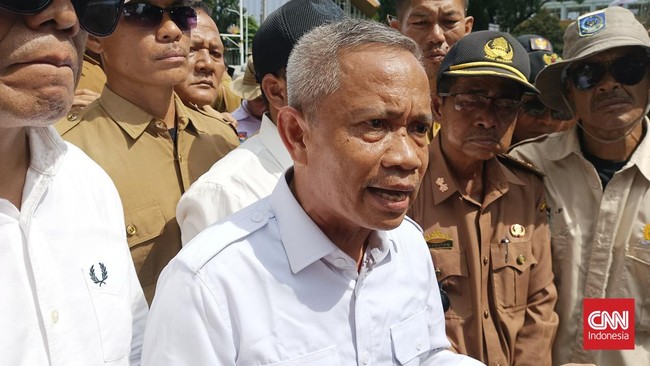 Arus lalu lintas di sekitar Monas, Jakarta dialihkan akibat demo Apdesi. Aksi ini menuntut pencabutan PMK terkait dana desa.