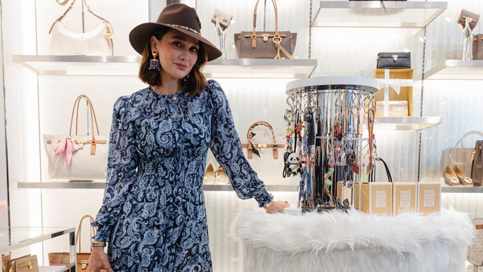 Luna Maya di acara Michael Kors Holiday Snow Globe, Jumat (5/12) di Senayan City, Jakarta.