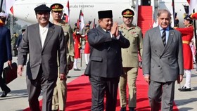 Prabowo Mendarat di Pakistan, Disambut Presiden dan Perdana Menteri