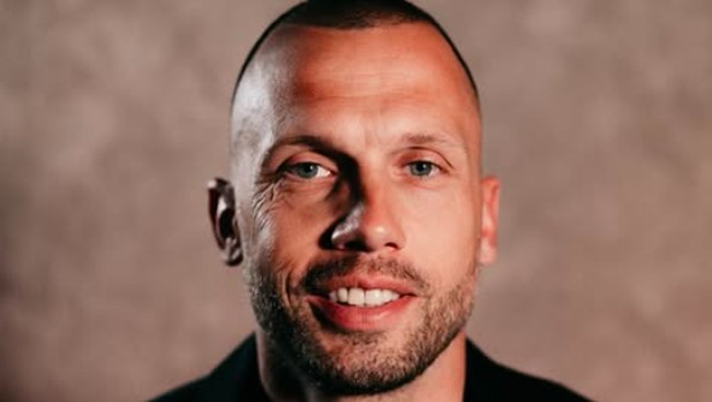 Media Belanda melempar rumor John Heitinga jadi kandidat pelatih Timnas Indonesia.