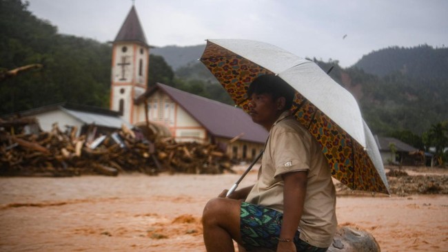 Gubernur Sumut Bobby Nasution bilang pemerintah mengutamakan pembangunan rumah untuk korban kategori rumah hilang, diprediksi selesai awal 2026.