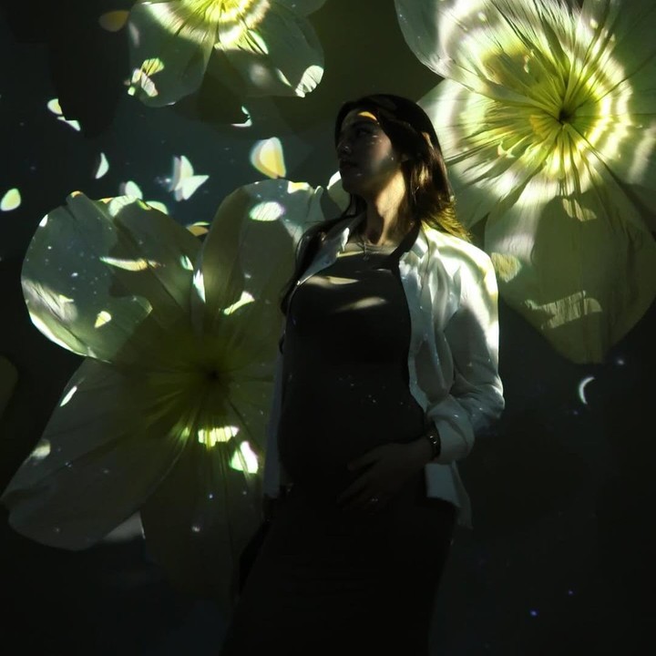 <p>Susan Sameh pertama kali mengumumkan kehamilan pertamanya pada September 2025. Saat ini, usia kehamilannya sudah memasuki trimester ketiga. Jelang hari persalinan, Susan mulai menyiapkan dirinya untuk menjadi seorang Bunda. "Belum banyak persiapan, yang jelas mental yah karena ternyata enggak semudah itu juga buat ngerasain jadi ibu seperti apa. Terus banyak belajar aku harus menjaga bayi dalam perut itu seperti apa, baik nanti dia pas lahir aku harus kayak gimana. Jadi aku selama ini lebih ke persiapannya ke situ dulu, gimana menjadi ibu yang siap dan baik," ungkapnya, dikutip dari laman <em>YouTube Insertlive</em>. (Foto: Instagram @susansameeh)</p>