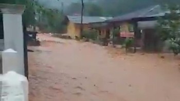 Momen Banjir Susulan di Sibolga Kepung Permukiman Warga