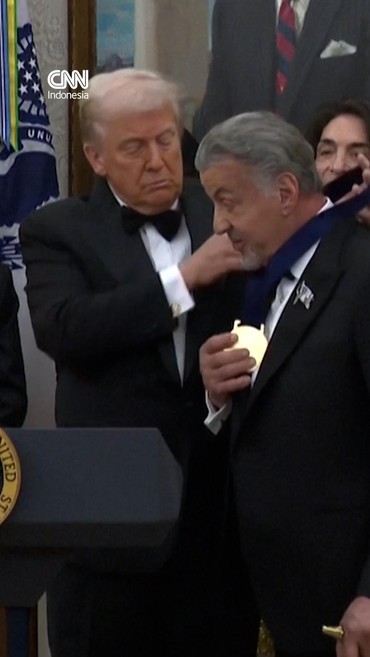 Sylvester Stallone-KISS Raih Medali Kennedy Center Honors dari Trump