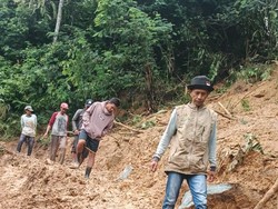 Nelangsa Sekeluarga di KBB, Rumah Rusak Berat gegara Pergerakan Tanah