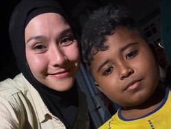 Cerita Zaskia Adya Mecca Bertemu Bocah Selamat dari Banjir Usai Peluk Pohon Selama 2 Hari