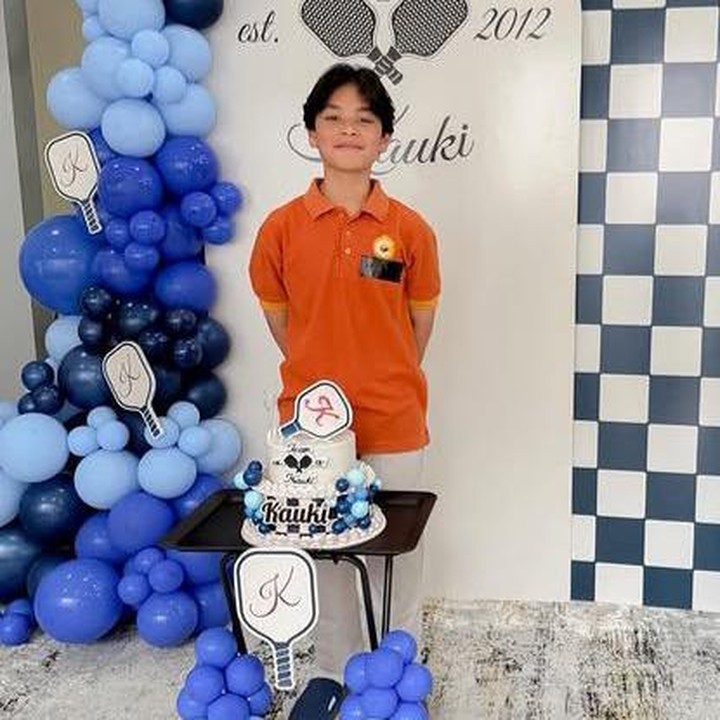 <p>Anak keduanya, Aditya Manilkara Kauki atau akrab disapa Kauki lahir pada 9 Desember 2012 dan kini tumbuh memiliki paras yang tampan. Belum lama ini, Kauki baru saja merayakan ulang tahunnya yang ke-13, Bunda. (Foto: Instagram @revtiayunatasya)</p>