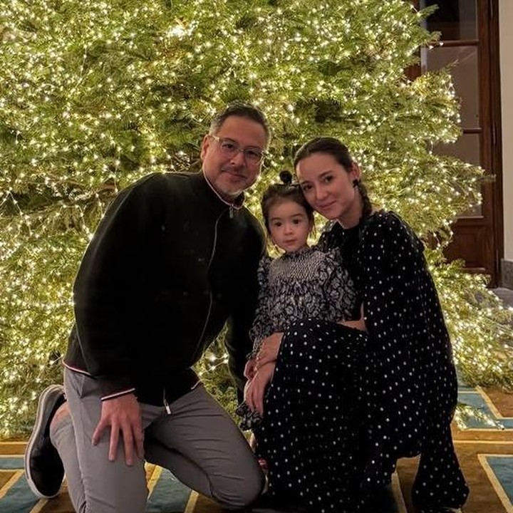 <p>Kehidupan keluarga para selebriti Tanah Air memang tak pernah lepas dari sorotan publik, termasuk pasangan Julie Estelle dan David Tjiptobiantoro, yang kini sudah dikaruniai seorang anak perempuan. Putri kecilnya diberi nama Brielle Leia Tjiptobiantoro. (Foto: Instagram @julstelle)</p>