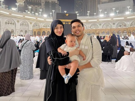 Momen Aaliyah Massaid & Thariq Halilintar Pertama Kali Umrah Bawa Anak Usia 5 Bulan