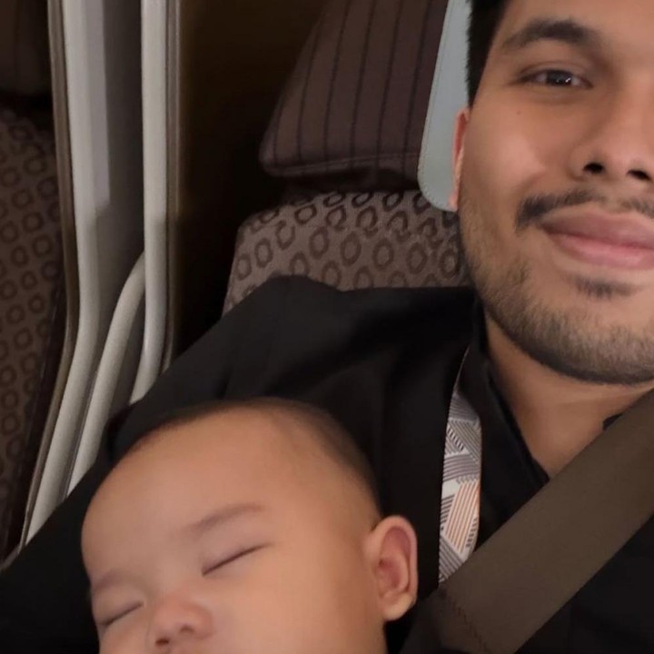 <p>Tentu saja unggahan mereka di Instagram langsung dibanjiri doa dari netizen. &ldquo;MaasyaAllah..In SyaaAllah mabrur ibadah umrohnya Thoriq &amp; kelg kecilnya,&rdquo; tulis akun <em>@nurul_syi****.</em> &ldquo;Maa syaa Allah Tabaarokallah. Alhamdulillaah.. Papa Thor,Ibu dan Arash sudh smpai di tanah suci Mekkah. Sehat selalu yaa kalian,di lancarkan ibadah &lsquo;umroh nya. Aamiin,&rdquo; tulis akun <em>@kreasi_ummi_jazulyn****.&nbsp;</em>(Foto: Instagram @aaliyah.massaid/@thariqhalilintar)</p>