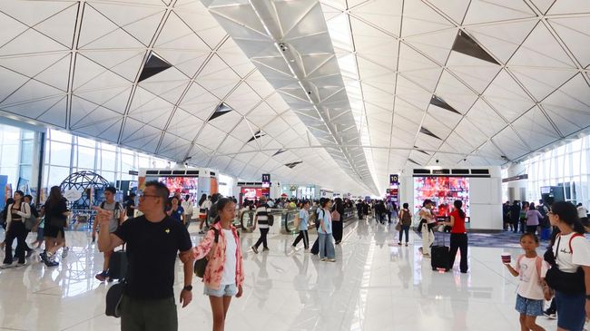 Kemenangan HKIA ini secara langsung mengalahkan Bandara Changi di Singapura, yang dikenal sebagai pemegang gelar Bandara Terbaik Dunia versi Skytrax.