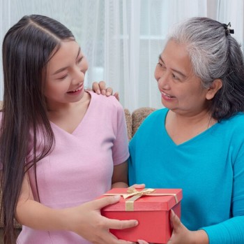 BeauPicks: Rekomendasi Kado Hari Ibu untuk Self-Care di Rumah, Bikin Sehat dan Bahagia!