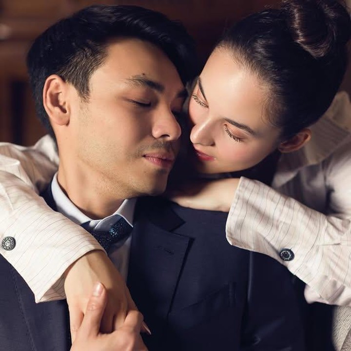 <p>Kebahagiaan tengah datang menghampiri pasangan Chelsea Islan dan Rob Clinton Kardinal. Artis Indonesia kelahiran New York ini baru saja merayakan ulang tahun pernikahan ketiganya dengan sang suami yang merupakan politikus. (Foto: Instagram @chelseaislan)</p>