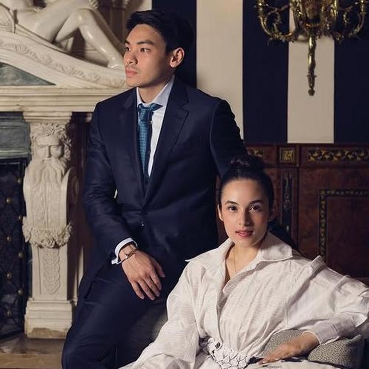 <p>Setelah mengikat janji sucinya pada 8 Desember 2022 di Gereja Katedral, kehidupan Chelsea Islan dan Rob Clinton Kardinal memang kerap mencuri perhatian netizen, Bunda. Selain sama-sama berwajah rupawan, pasangan ini juga dikenal romantis dan tak ragu untuk menunjukkan kedekatan mereka di depan publik. (Foto: Instagram @chelseaislan)</p>