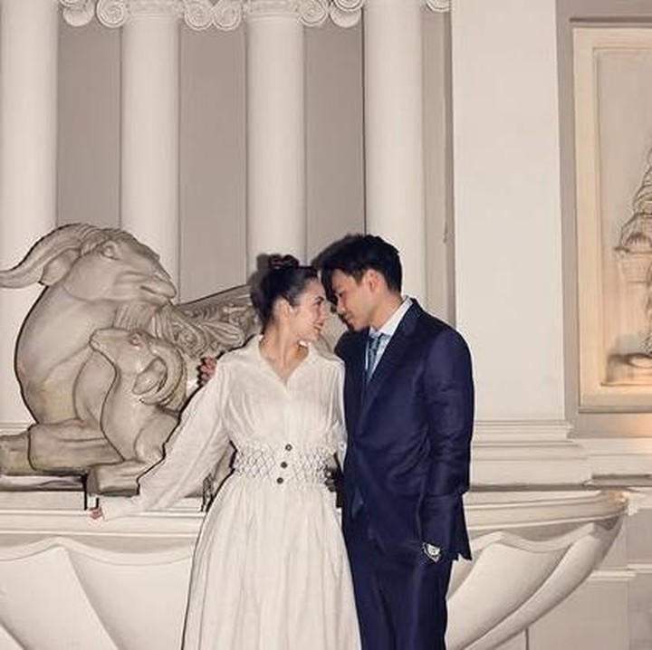 <p>Enggak cuma itu, perempuan berusia 30 tahun ini juga turut menyampaikan doanya. "Selamat ulang tahun pernikahan kita, semoga tahun-tahun di depan penuh kebaikan. Membangun hidup bersamamu telah menjadi berkat terbesarku. 1.095 hari bersamamu, selamanya," ungkap Chelsea. (Foto: Instagram @chelseaislan)</p>