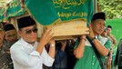 Gus Miftah antar ayah ke peristirahatan terakhir