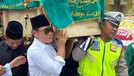 Gus Miftah antar ayah ke peristirahatan terakhir