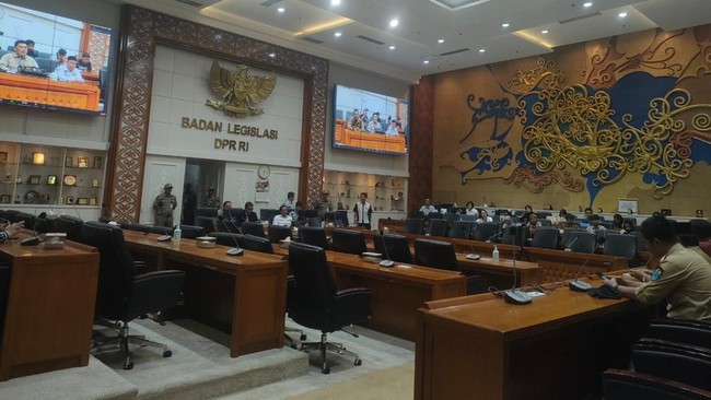 DPR meminta pemerintah dan BI menjaga kepercayaan pasar di tengah tekanan rupiah dan gejolak ekonomi global.