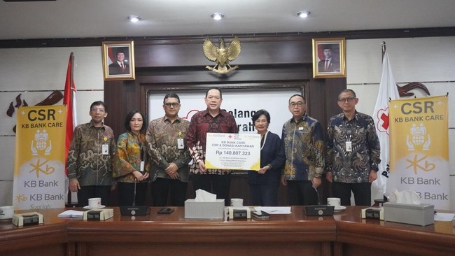 KB Bank dan KB Bank Syariah menyalurkan bantuan lebih dari Rp140.807.323 kepada PMI untuk mendukung penanganan bencana banjir di Aceh, Sumut, dan Sumbar.