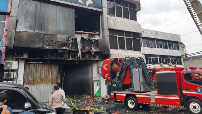 Korban kebakaran di sebuah gedung di Jalan Letjen Suprapto Blok A19, Cempaka Putih Utara, Jakarta Pusat, dilaporkan mencapai 17 orang.