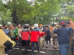 Video: Kebakaran Gedung di Cempaka Baru, Petugas Evakuasi Sejumlah Jenazah