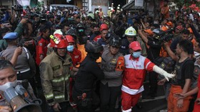 RS Polri Terima 21 Kantong Jenazah Korban Kebakaran Gedung di Jakpus